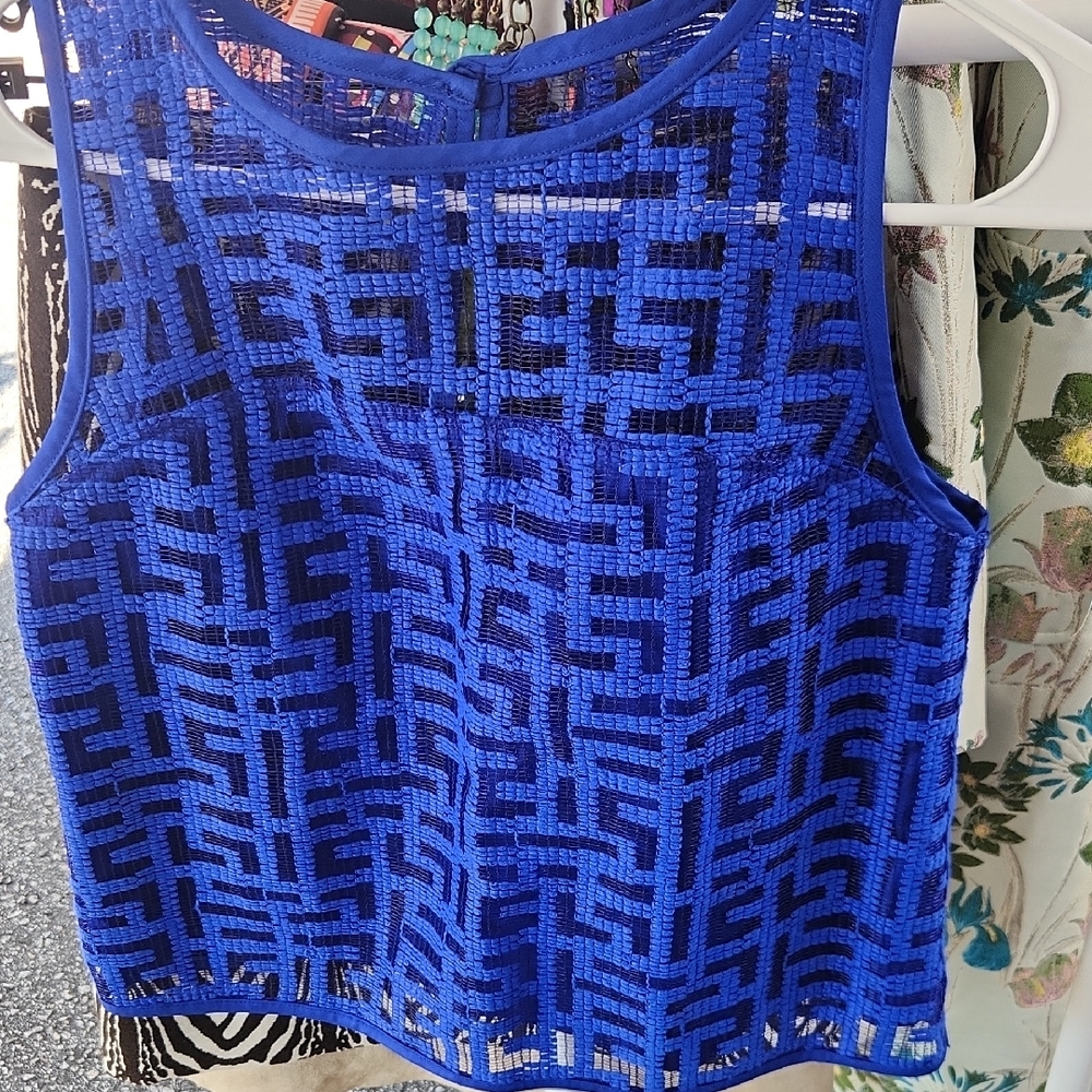 Blue Sleeveless Geometric Pattern Top